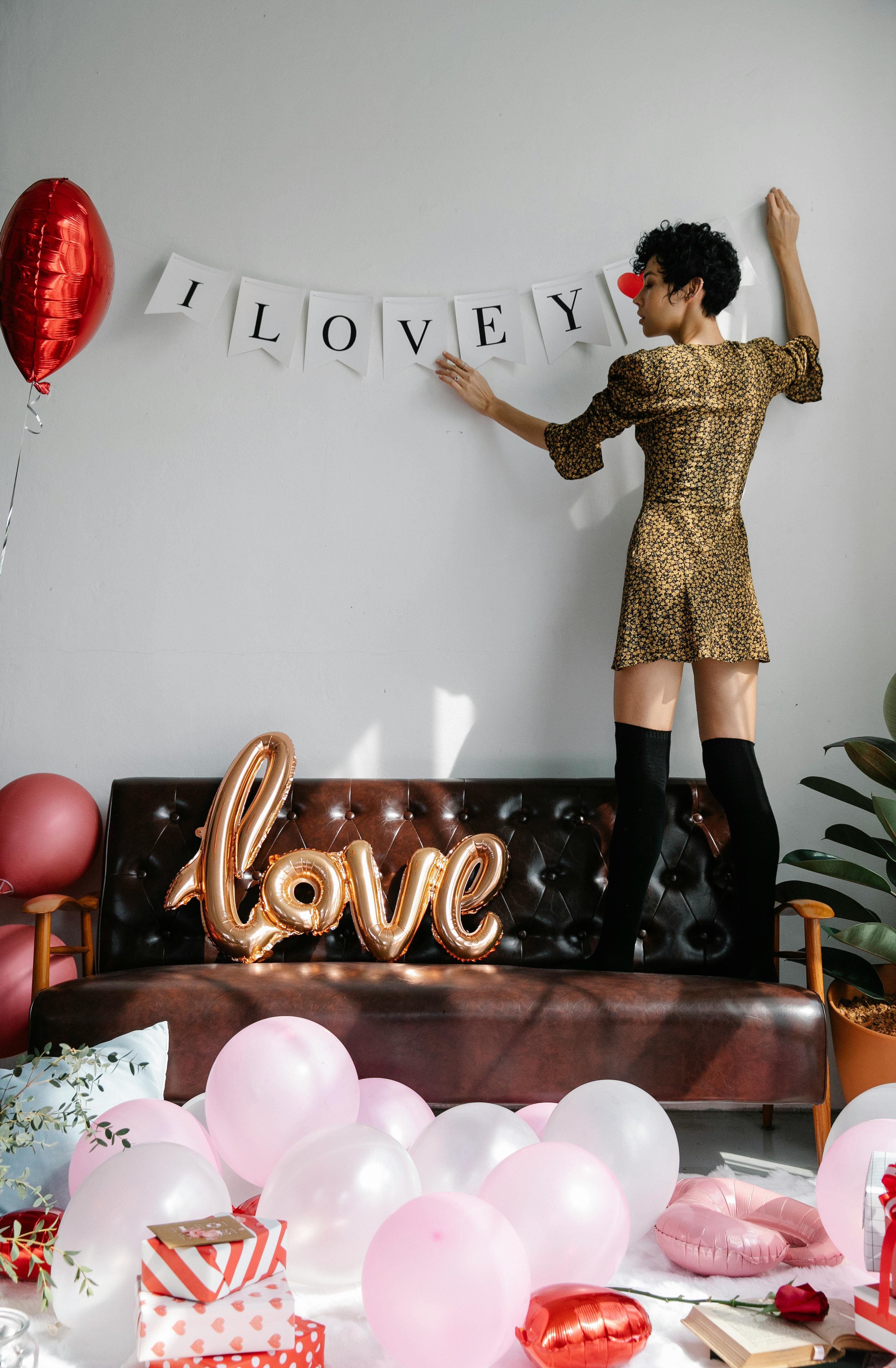 Valentine’s Day Fashion Trends: Dress to Impress